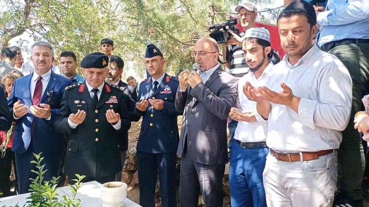 15 Temmuz Şehidi Polis Memuru Halit Gülser Kabri Başında Dualarla Anıldı