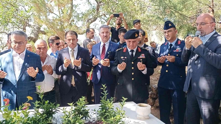 15 Temmuz Şehidi Polis Memuru Halit Gülser Kabri Başında Dualarla Anıldı