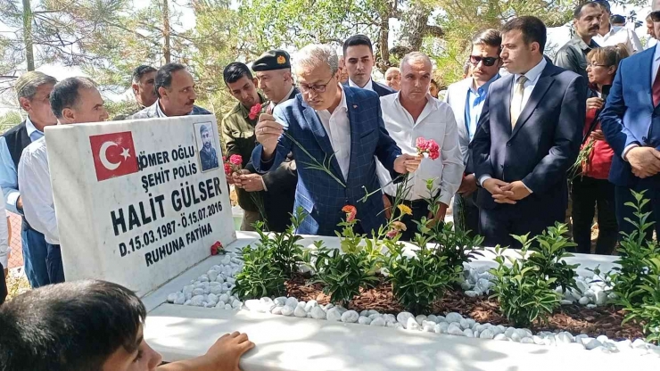 15 Temmuz Şehidi Polis Memuru Halit Gülser Kabri Başında Dualarla Anıldı