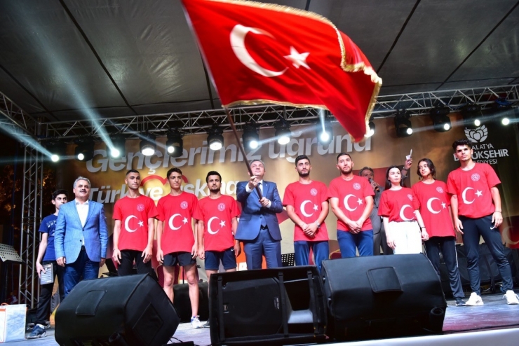 Demokrasi Bayramı’na Malatya’da Yoğun Katılım