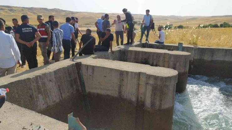 Diyarbakır’da Su Kanalına Giren Genç, Akıntıya Kapılarak Kayboldu