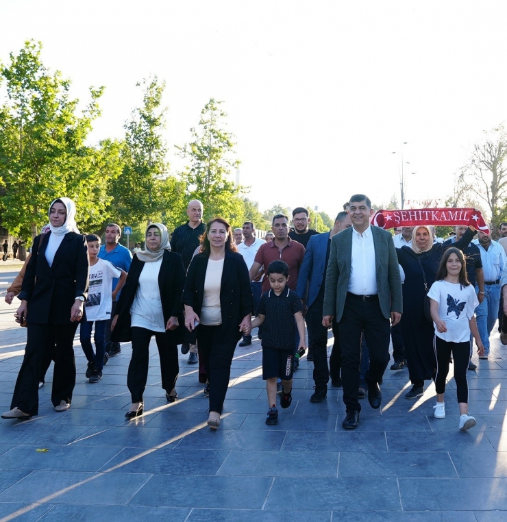 Fadıloğlu, Darbe Girişiminin 6. Yılında Da Demokrasi Meydanı’ndaydı