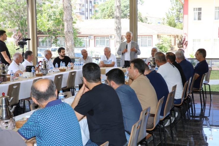 Başkan Güder, Veterinerler İle İstişare Toplantısı Gerçekleştirdi