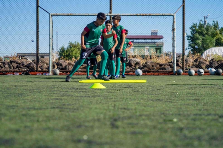 Diyarbakır’da Futbol Akademisi Açıldı