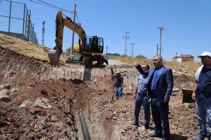 Diski Ekipleri Kanalizasyon Şebeke Hattında Yer Değiştirme Çalışması Başlattı