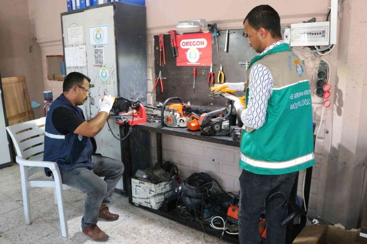 Belediye Kendi Tamir Ettiği Makinelerden Büyük Tasarruf Sağlıyor