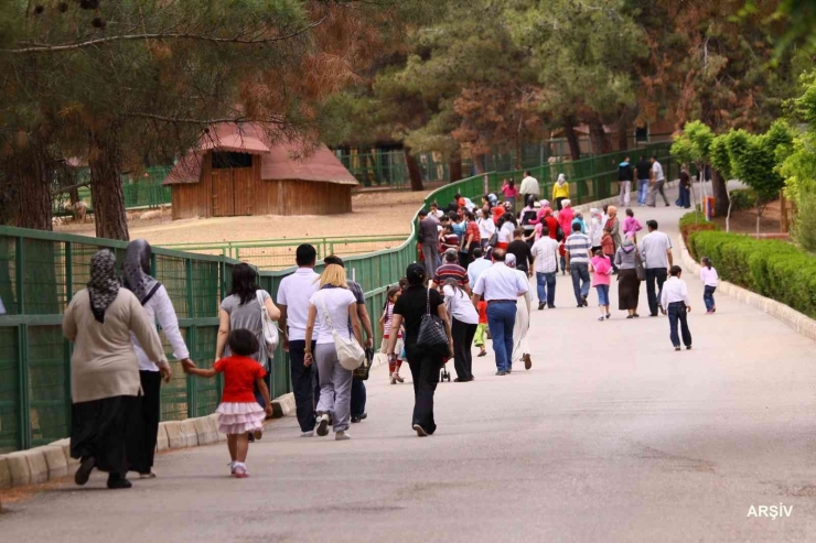 Gaziantep Doğal Yaşam Parkı 9 Günde 225 Bin Ziyaretçiyi Ağırladı