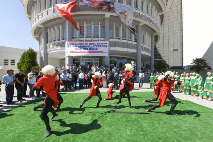 Binali Yıldırım’dan Hizmetlere Övgü