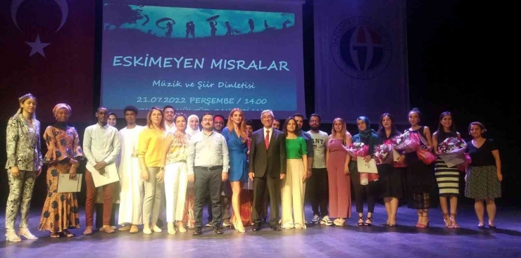 Uluslararası Öğrencilerden Türkçe Şiir Dinletisi