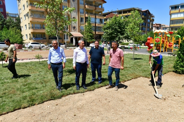 Yeşilyurt’ta Sosyal Yaşam Alanları Düzenleme Çalışmaları Sürüyor