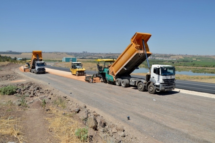 Bozulan Yollar Yenileniyor