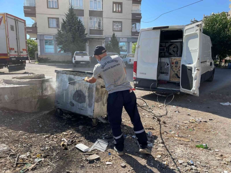 Bağlar Belediyesi Çöp Konteynerlerini Bakımdan Geçiriyor