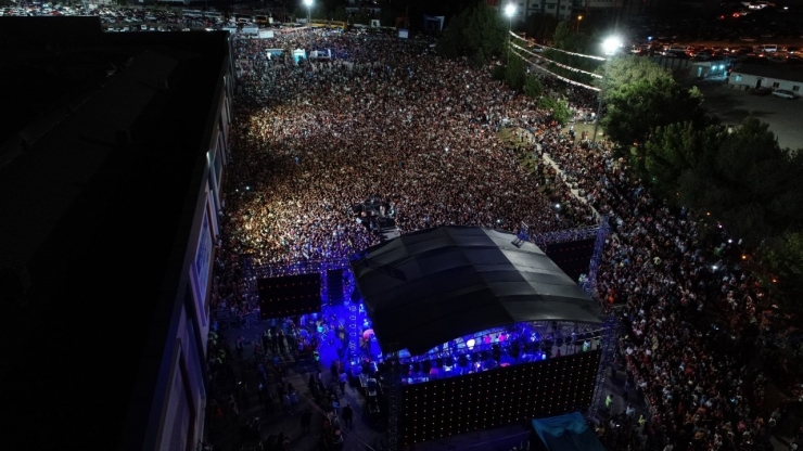 Kayısı Festivali, Eypio Ve Serdar Ortaç Konserleriyle Sona Erdi