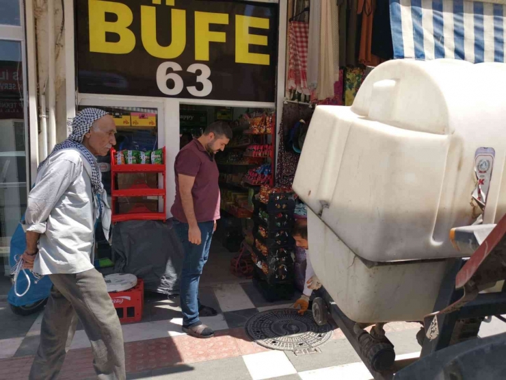 Viranşehir Belediyesi İlaçlama Çalışmalarını Sürdürüyor