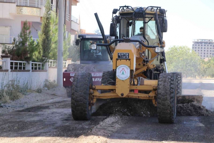 Karaköprü’de Üst Yapı Çalışmaları Devam Ediyor