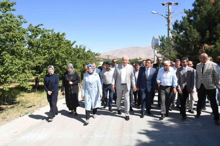 Erenli Mahallesinde Beton Yol Uygulaması Yapıldı