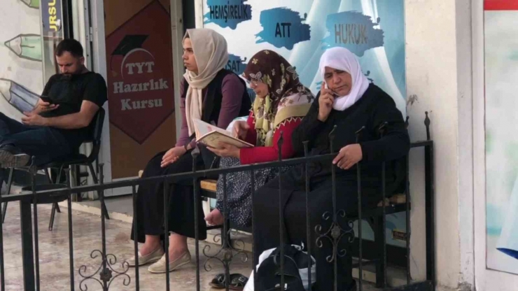 Şanlıurfa’da Kpss’ya Geç Kalanlar Salona Alınmadı