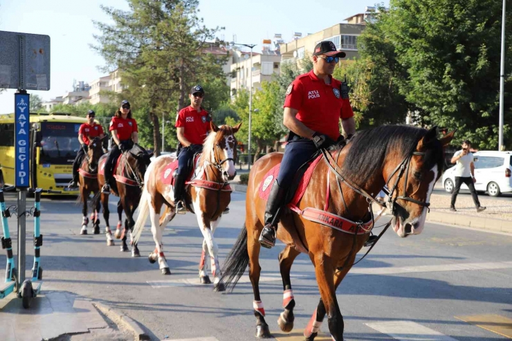 Atlı Polisler Gaziantep’te Devriye Attı