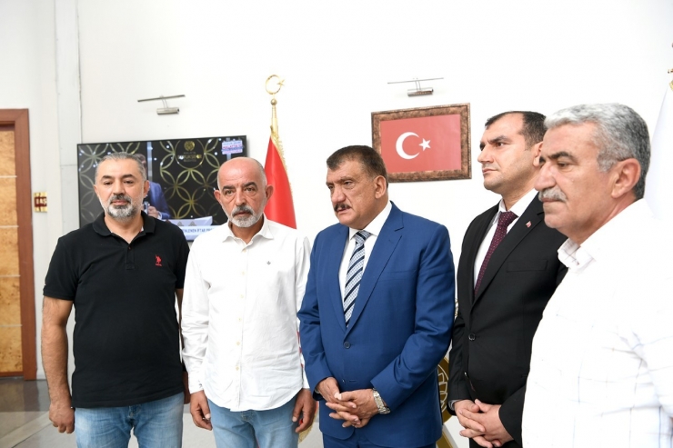Esnaf Oda Başkanlarından Gürkan’a Plaket