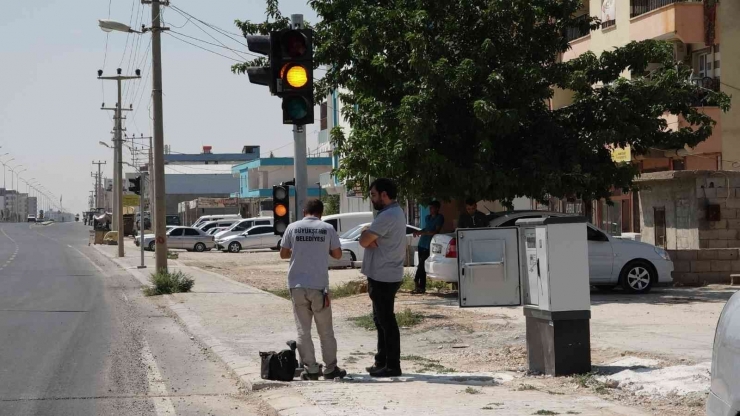Akçakale Ve Harran’da Trafik Lambaları Yenilendi