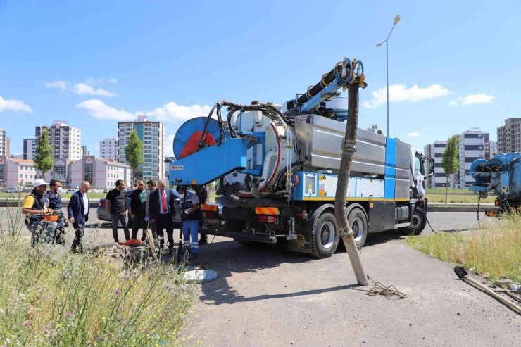 Diyarbakır’da Yaklaşık 1,5 Milyon Metre Şebekede Temizlik Çalışması