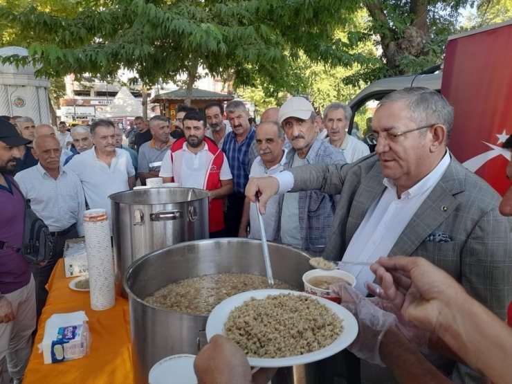 Faik Erdoğan Vakfı’ndan 3 Günde 5 Bin Kişiye Aşure İkramı