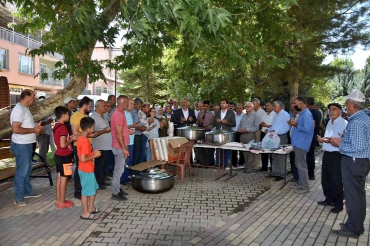 Doğanşehir’de Vatandaşlara Aşure İkram Edildi