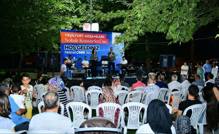 Yeşilyurt’ta Sokak Konserlerine Yoğun İlgi