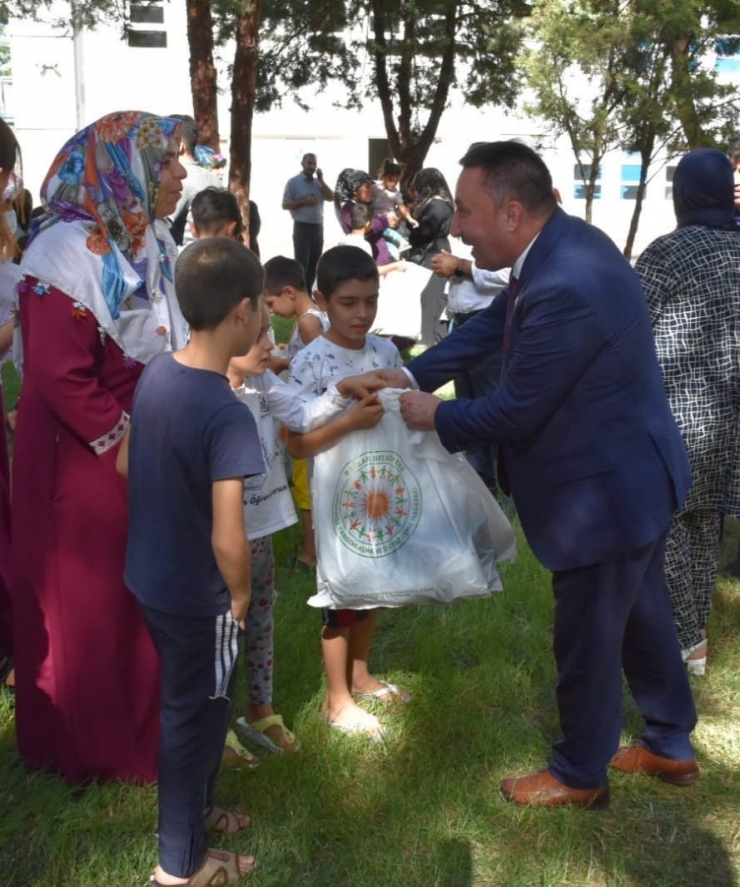 Bağlar Belediyesi 8 Ayda Bin 470 Çocuğun Giyim İhtiyacını Karşıladı