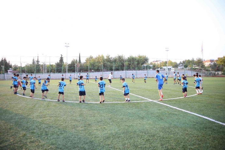 Geleceğin Futbolcuları Spor Okullarında Yetişiyor