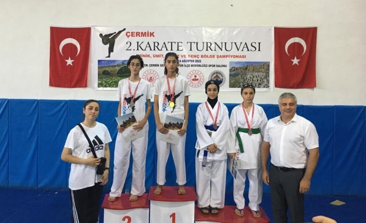 Çocuk Evlerinde Kalan Çocuklar Karate Turnuvasından Başarıyla Döndü