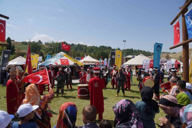 Ahlat Ve Malazgirt’te Diyarbakır Çadırına Yoğun İlgi