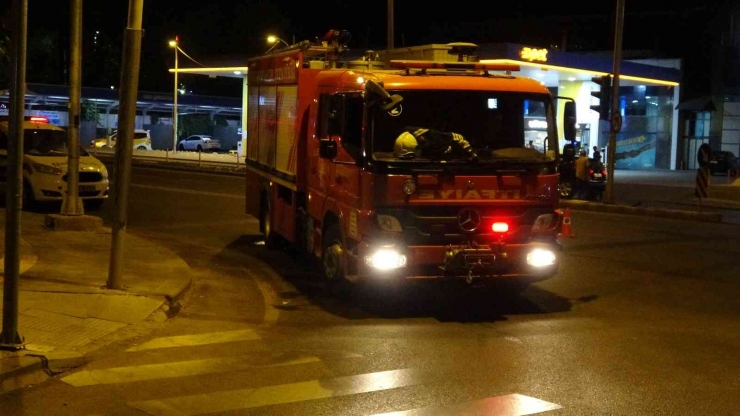 Dolmuşla Çarpışan Ambulans Devrildi: 3 Yaralı