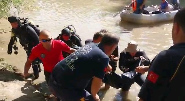 Diyarbakır’da Dicle Nehri’nde Boğulan Çocuk Çıkartıldı