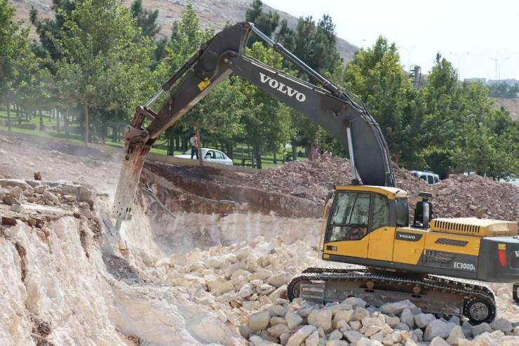 Karabağ Kardeşlik Parkında Çalışmalar Devam Ediyor