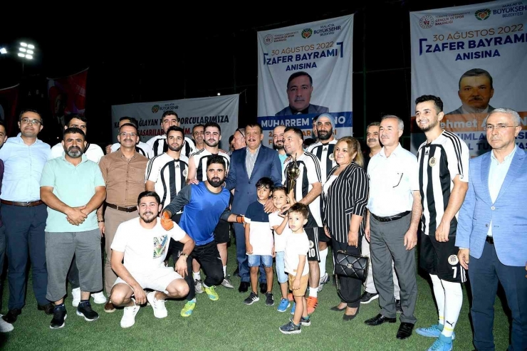 Futbol Turnuvasında Kupa İnönü Üniversitesi’nin