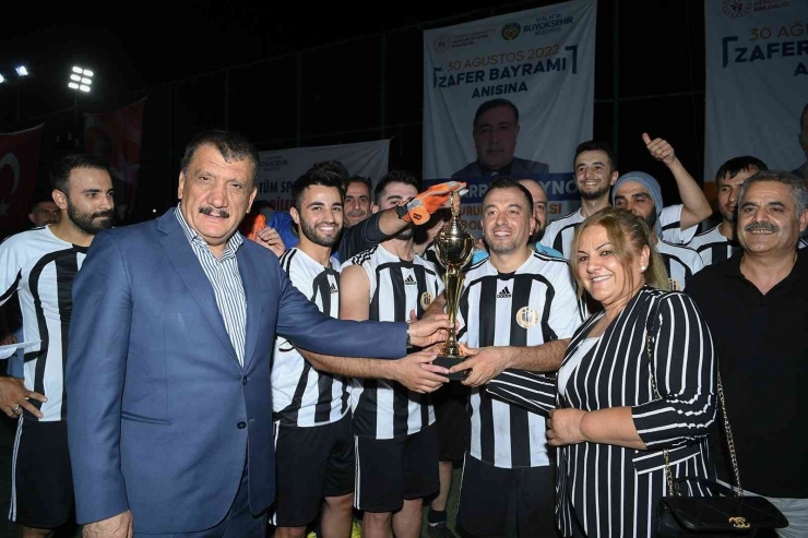 Futbol Turnuvasında Kupa İnönü Üniversitesi’nin