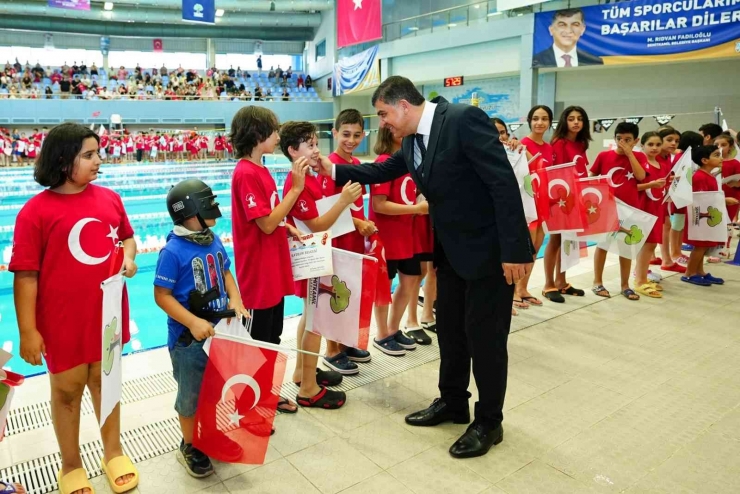 Şehitkamil’de 493 Sporcu Zafer Coşkusuyla Kulaç Attı