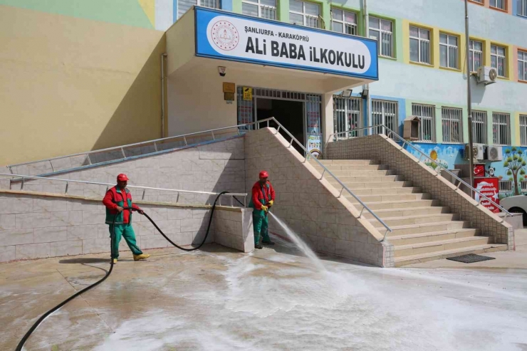 Karaköprü’de Eğitim Sezonu Öncesi Okullarda Temizlik