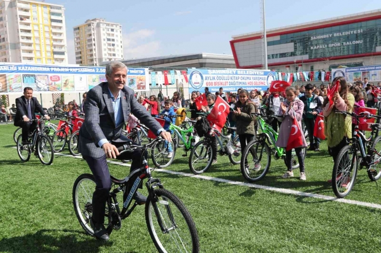 Gaziantep’te Başarılı Öğrencilere Bisiklet Hediyesi