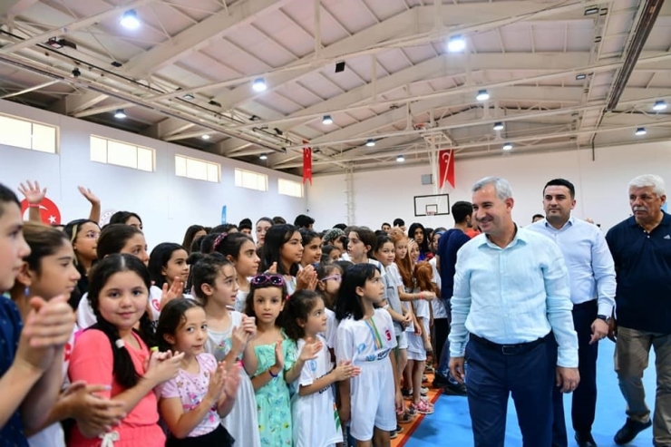 Yaz Spor Okulundaki Öğrenciler Eğitimlerini Tamamladı