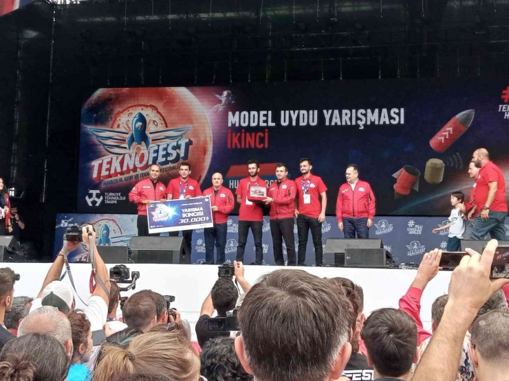 Büyükşehir’in Desteklediği Takımlar Teknofest’te 10 Ödül Kazandı