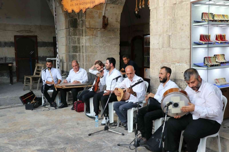 Tarihi Gümrük Han’da Urfa Ezgileri Yankılandı