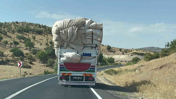 Aşırı Yükle Trafiği Tehlikeye Attı