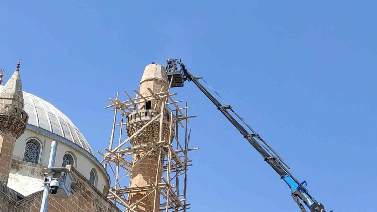 Şanlıurfa’da Tehlike Oluşturan Minare Onarılıyor