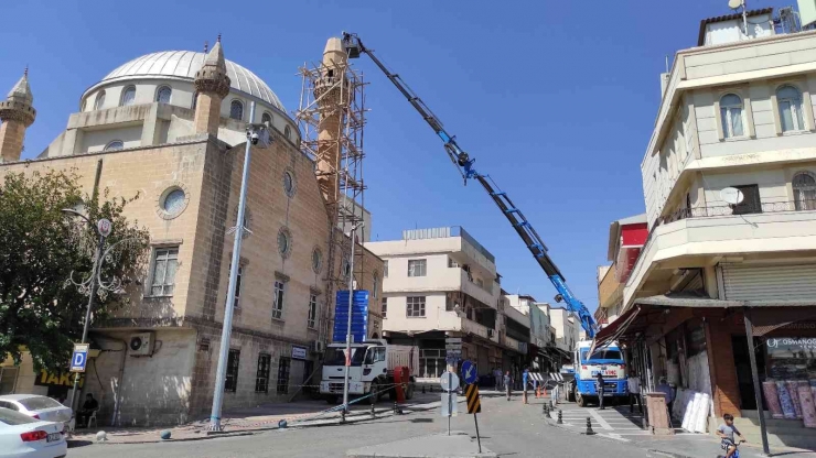 Şanlıurfa’da Tehlike Oluşturan Minare Onarılıyor