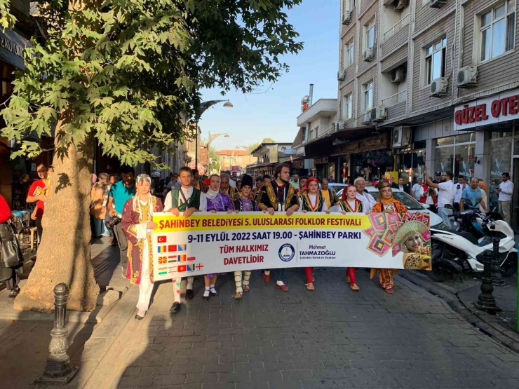 5. Uluslararası Folklor Festivali Kortej Yürüyüşü