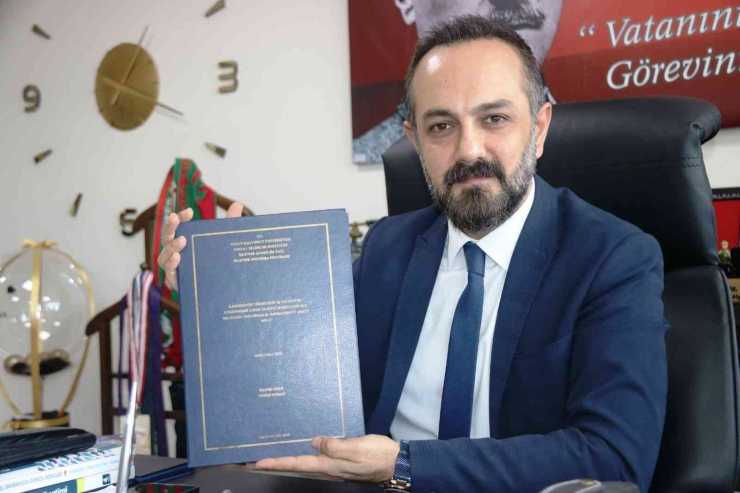 Cumhurbaşkanı Erdoğan’ın Karizmatik Liderliğinden Esinlenerek Kitap Yazdı