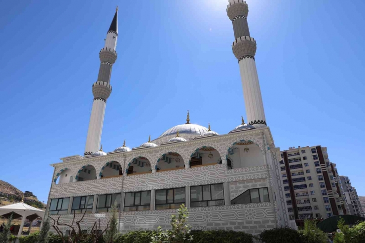 Yeni Yapılan Yıldıztepe Hidayet Kızılkaya Cami İbadete Açıldı