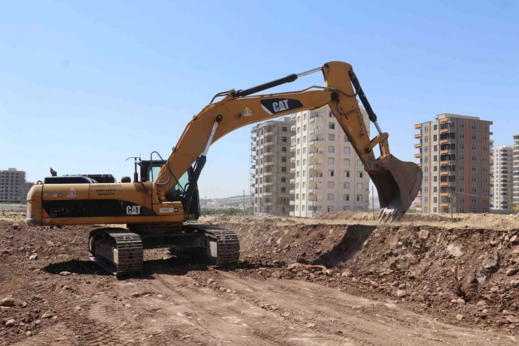 Karaköprü’de Yeni Yol Açma Mesaisi Sürüyor